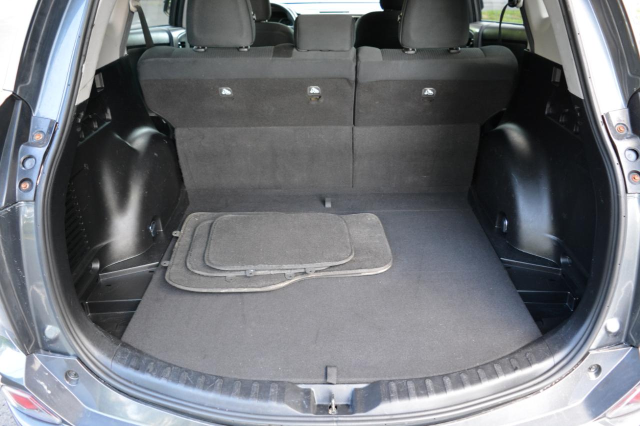 Toyota RAV4 LE FWD 2018