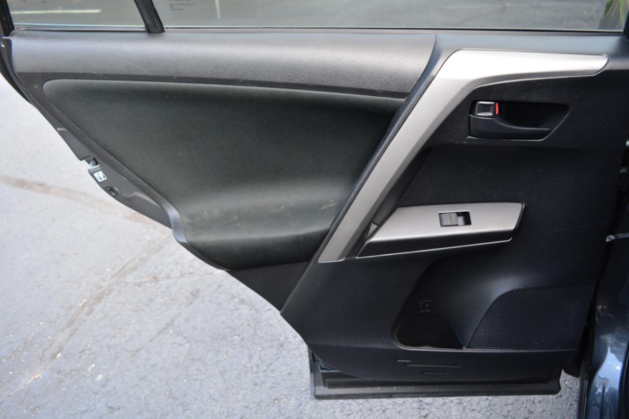 Toyota RAV4 LE FWD 2018