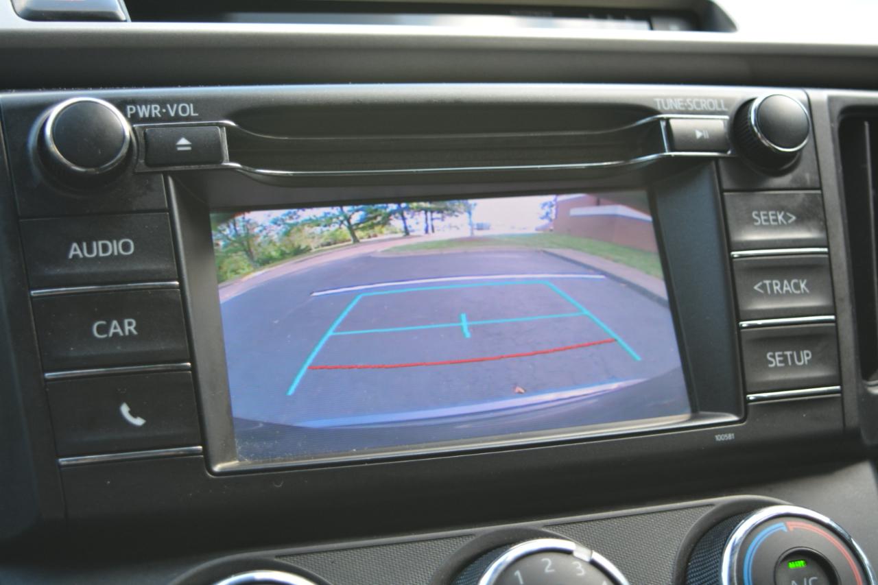 Toyota RAV4 LE FWD 2018