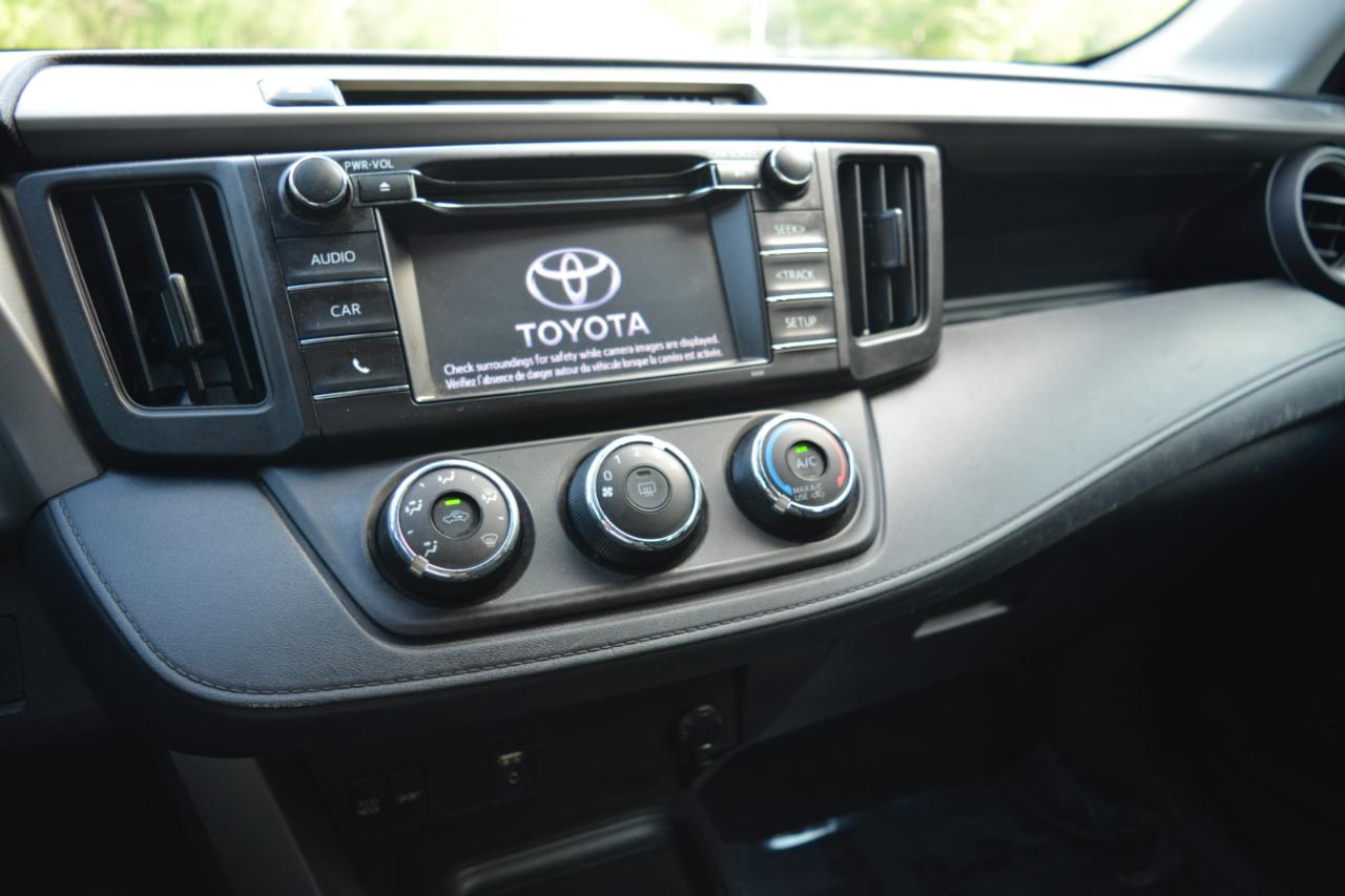 Toyota RAV4 LE FWD 2018