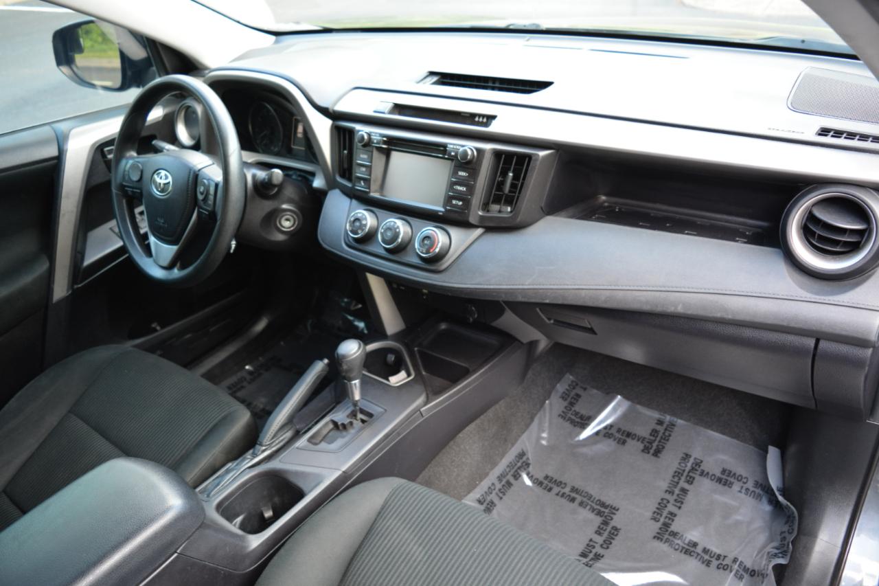 Toyota RAV4 LE FWD 2018