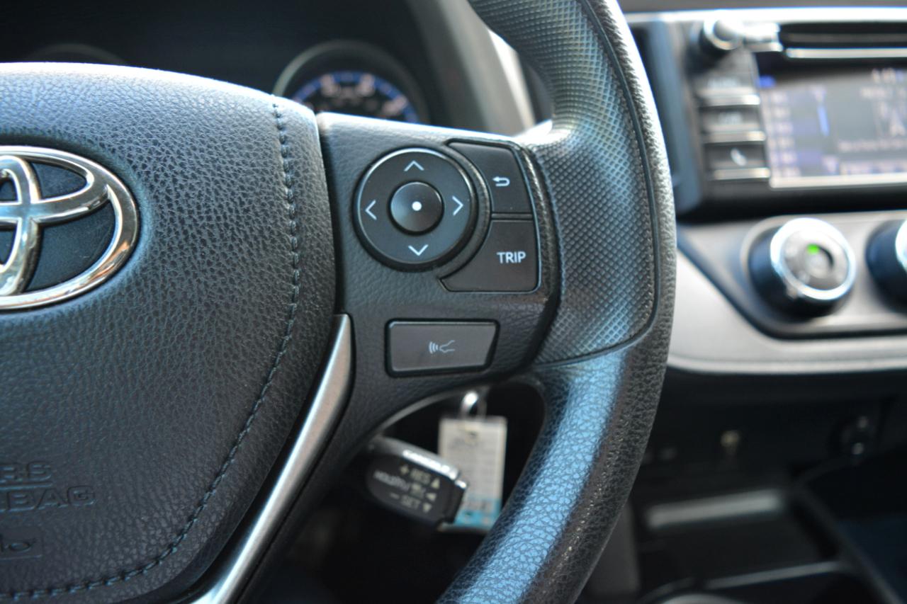 Toyota RAV4 LE FWD 2018