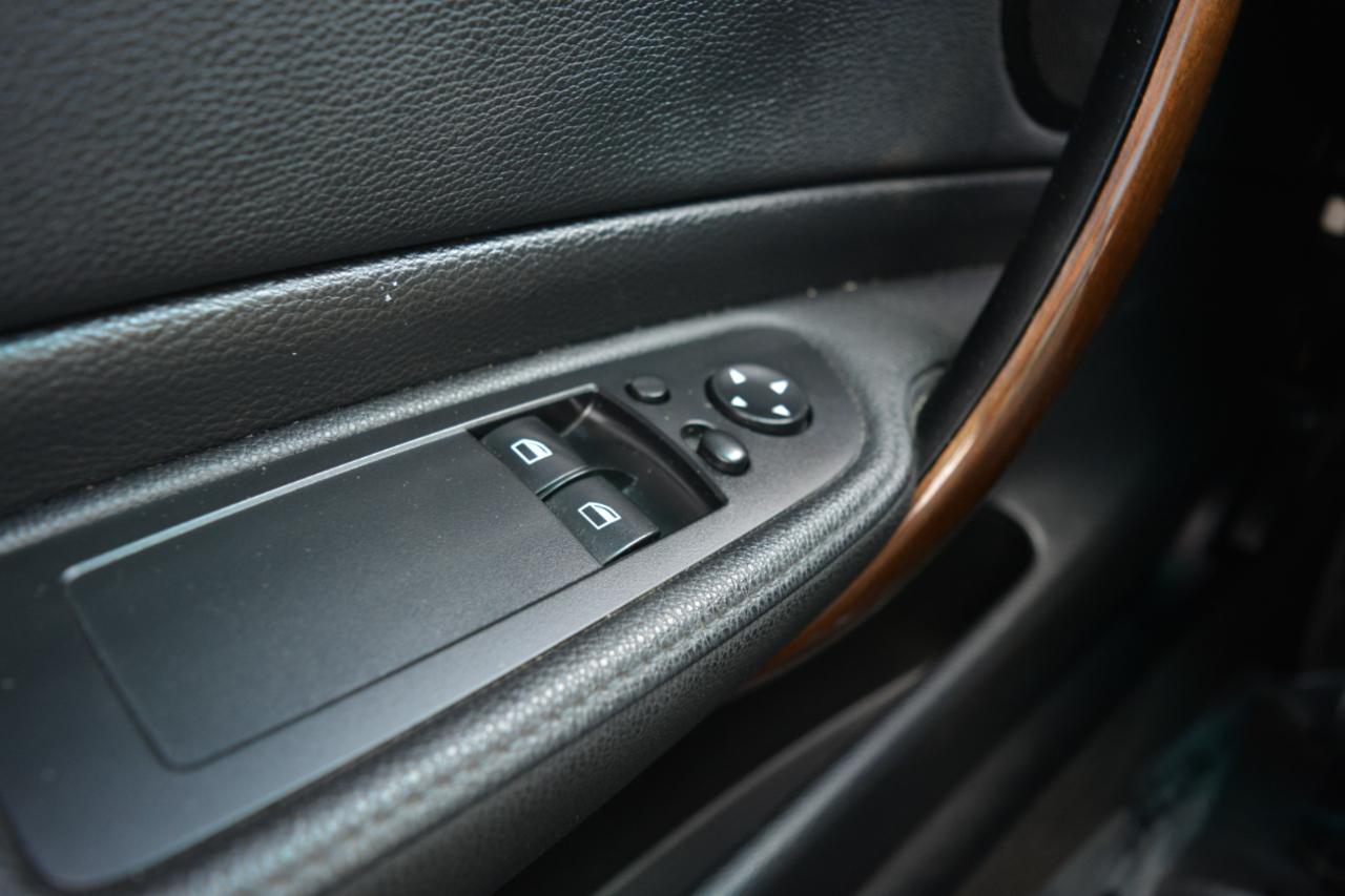 BMW 1-Series 128i Coupe 2012