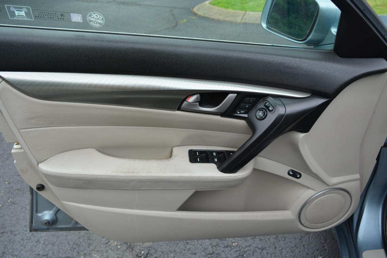 Acura TL 5-Speed AT with Tech Package 2009