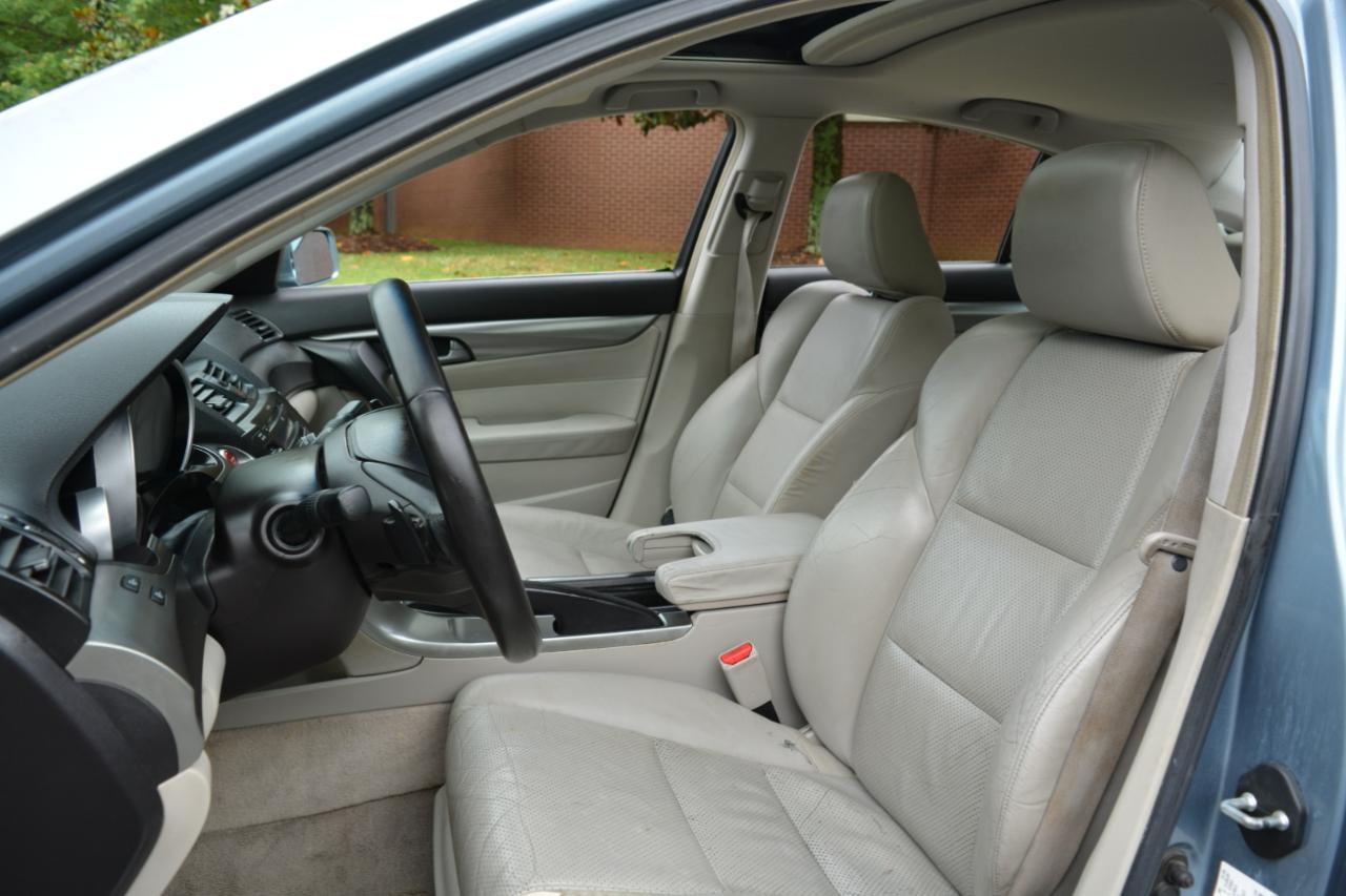 Acura TL 5-Speed AT with Tech Package 2009