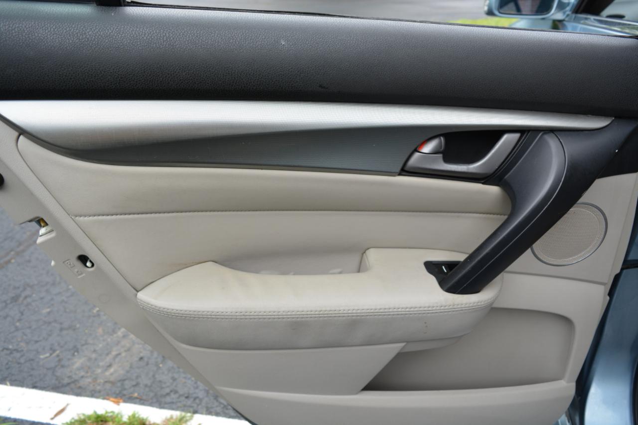 Acura TL 5-Speed AT with Tech Package 2009