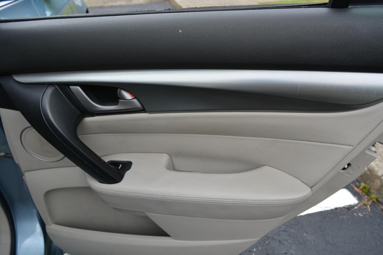 Acura TL 5-Speed AT with Tech Package 2009