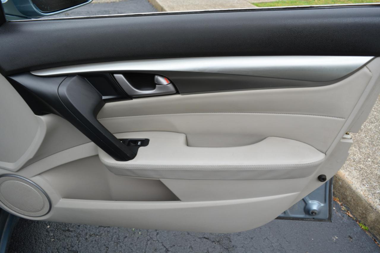 Acura TL 5-Speed AT with Tech Package 2009