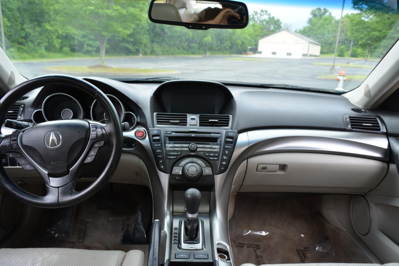Acura TL 5-Speed AT with Tech Package 2009