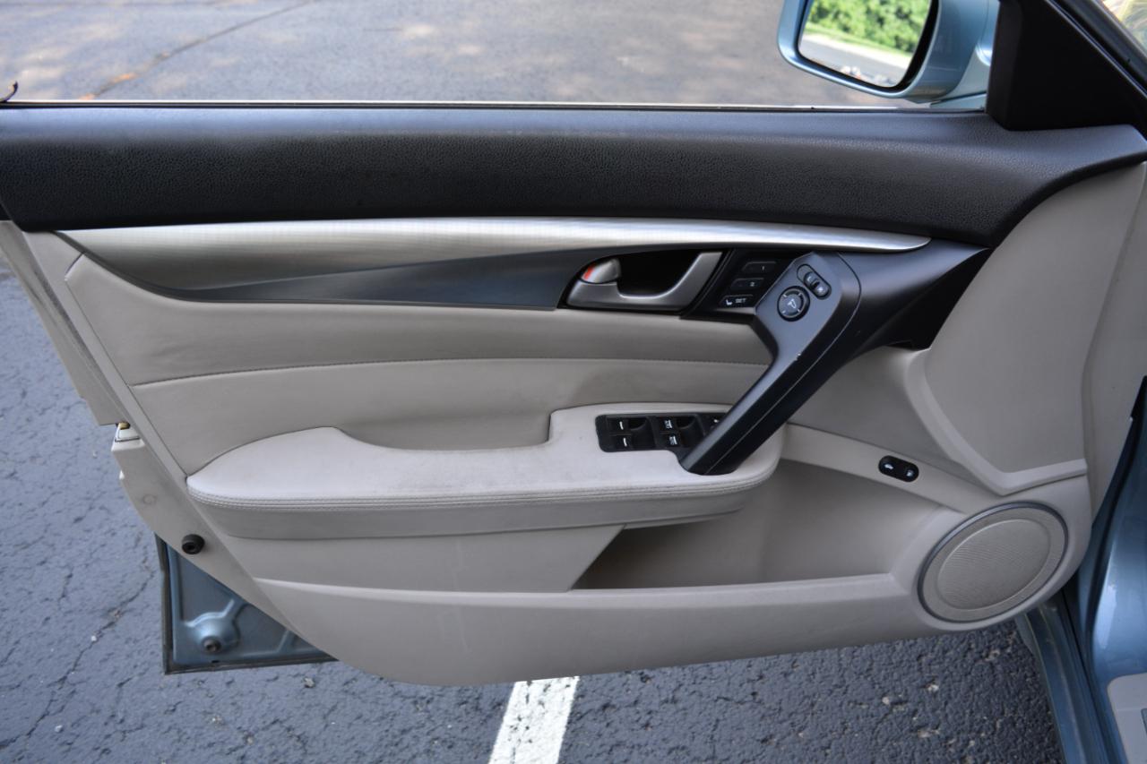 Acura TL 5-Speed AT with Tech Package 2009