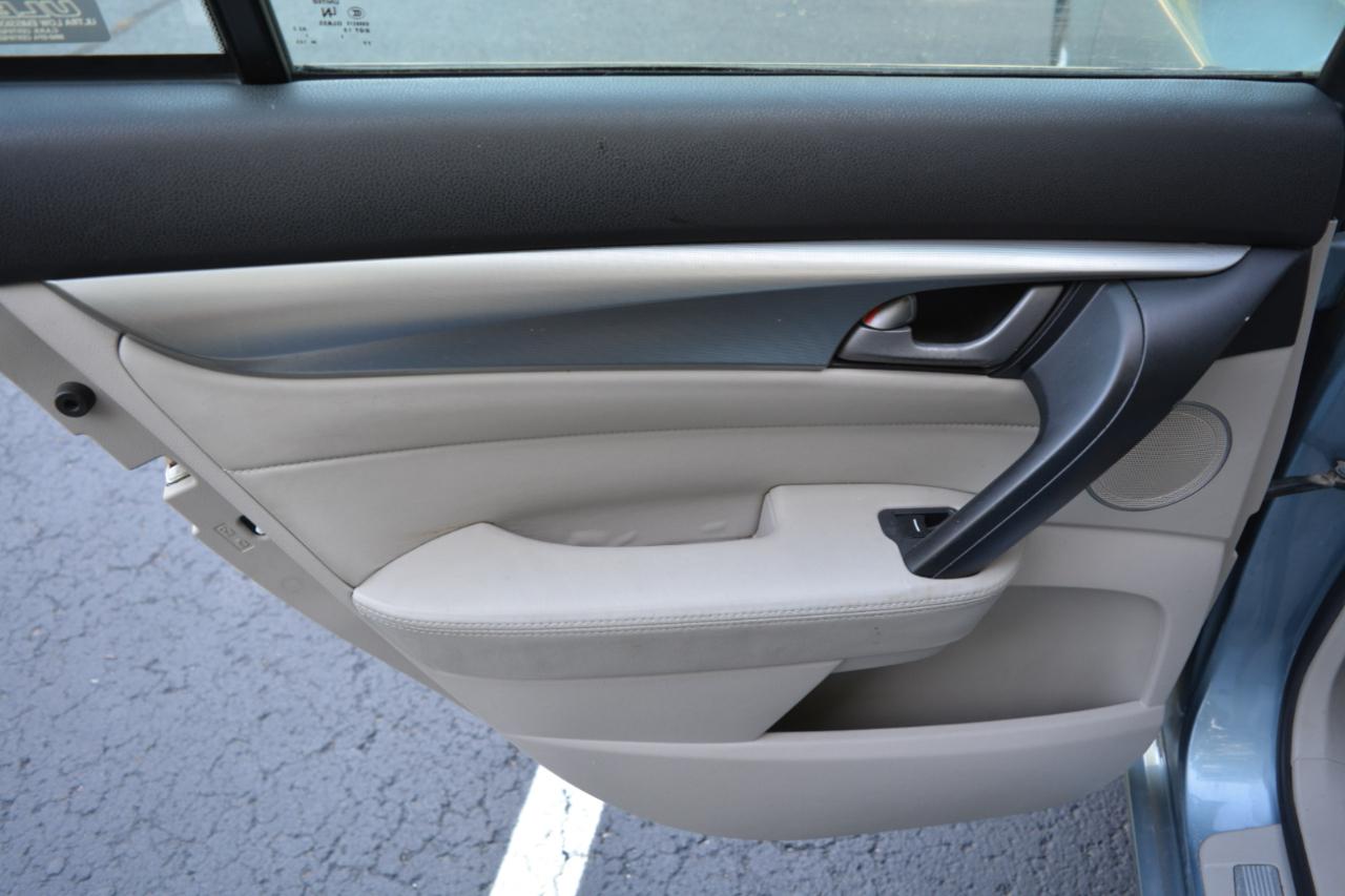 Acura TL 5-Speed AT with Tech Package 2009