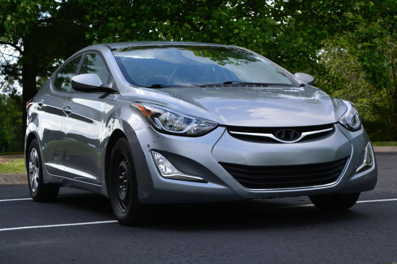Hyundai Elantra SE 6AT 2016