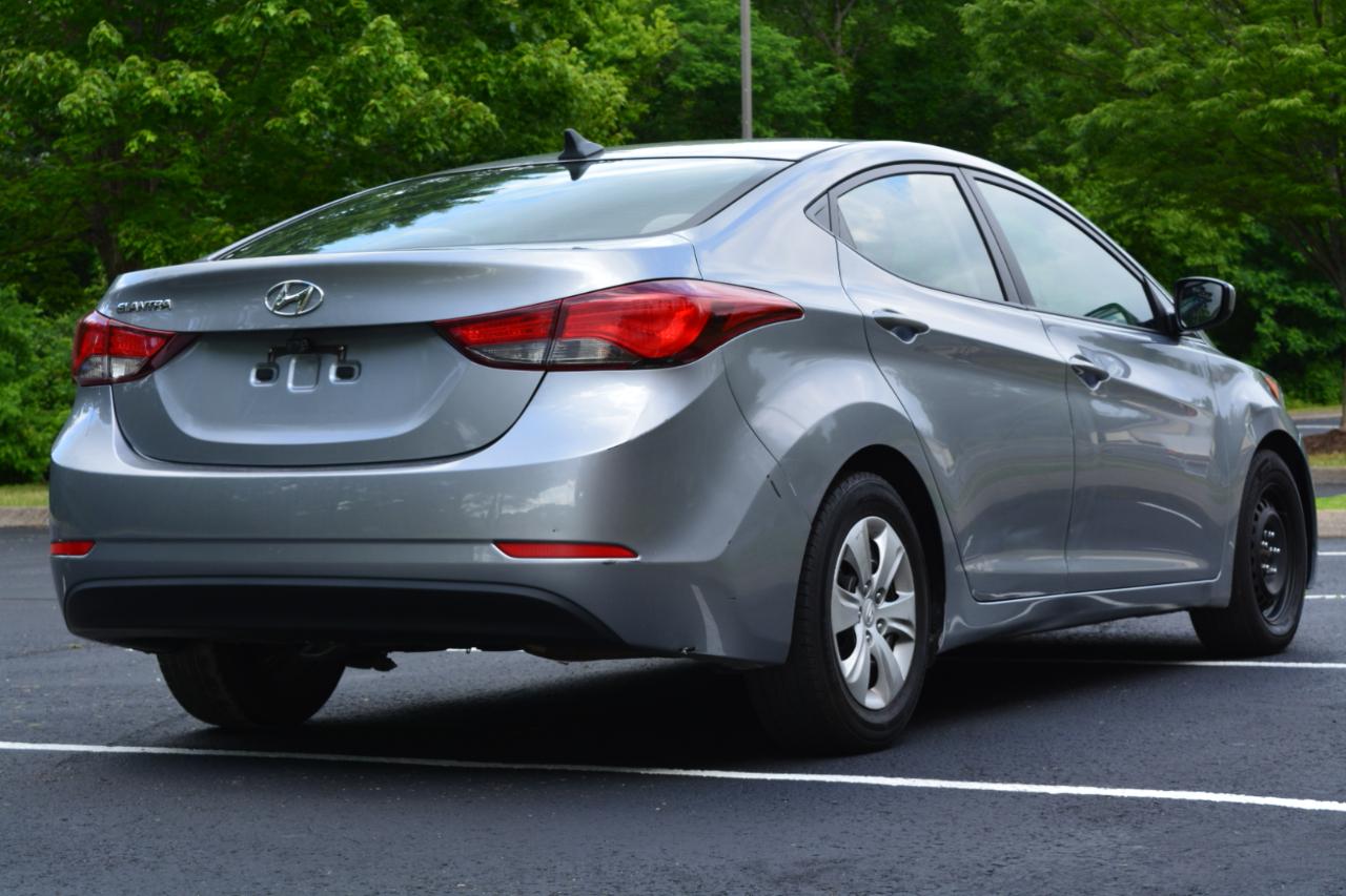 Hyundai Elantra SE 6AT 2016