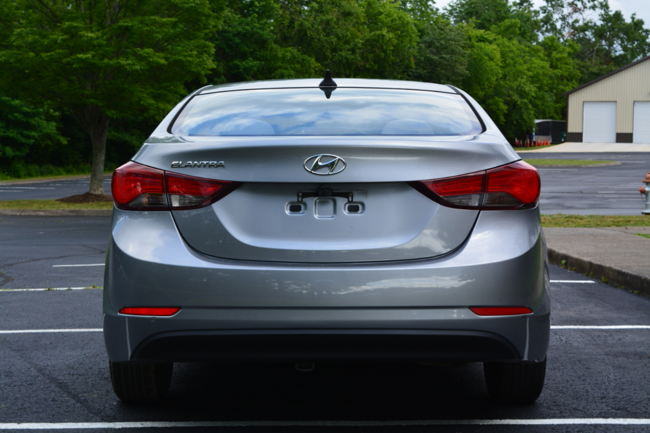 Hyundai Elantra SE 6AT 2016