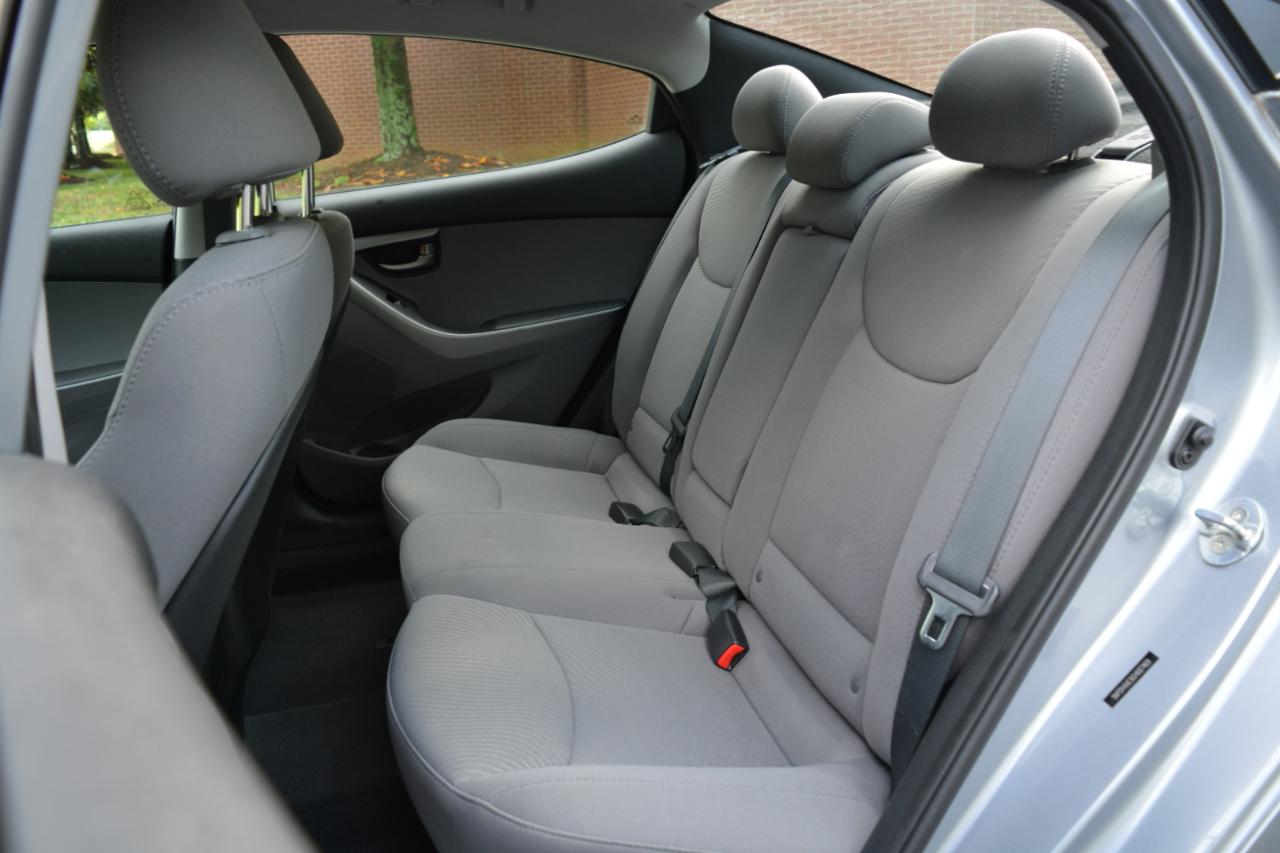 Hyundai Elantra SE 6AT 2016