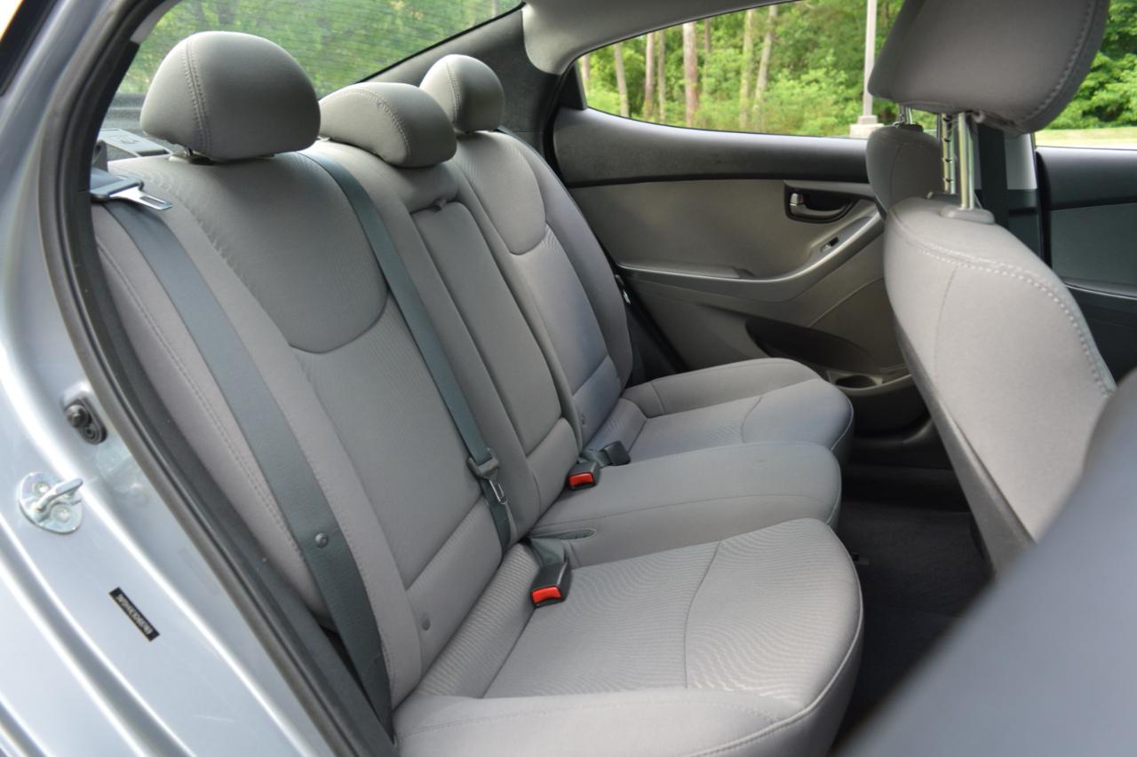 Hyundai Elantra SE 6AT 2016