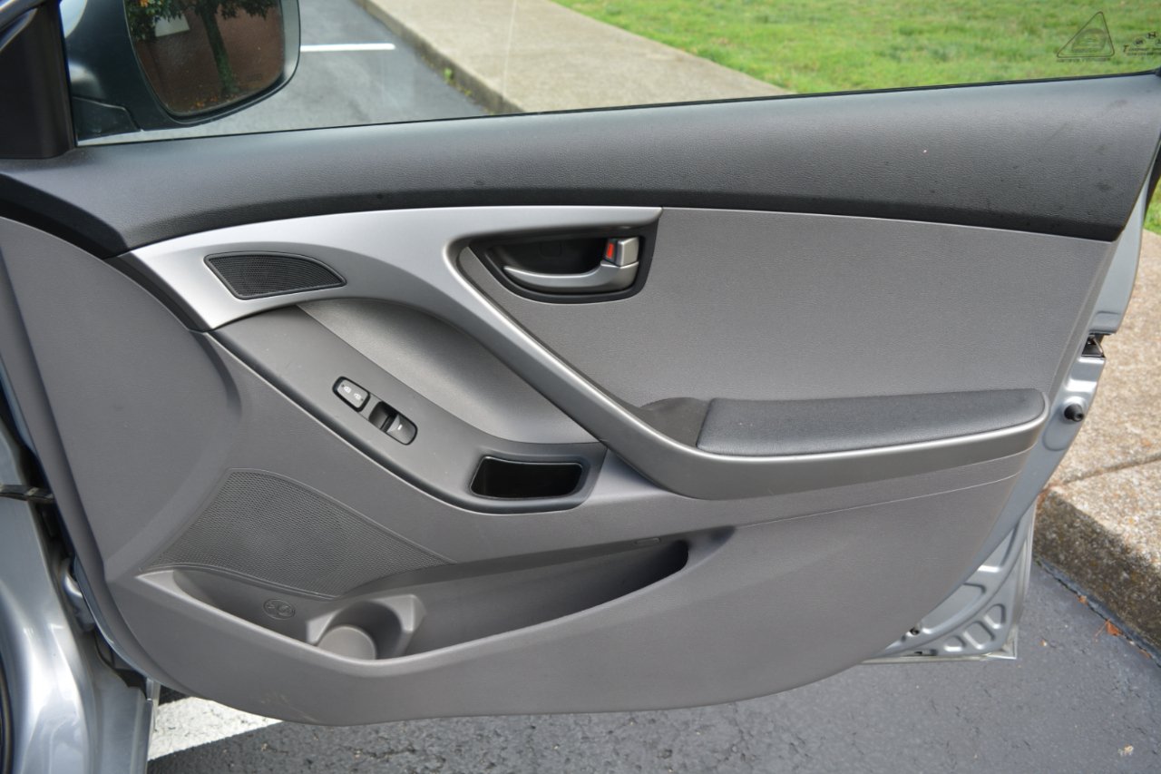 Hyundai Elantra SE 6AT 2016