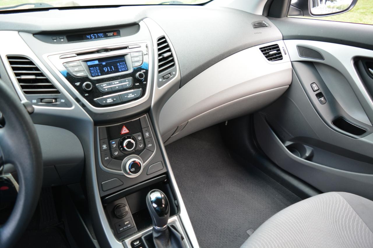 Hyundai Elantra SE 6AT 2016