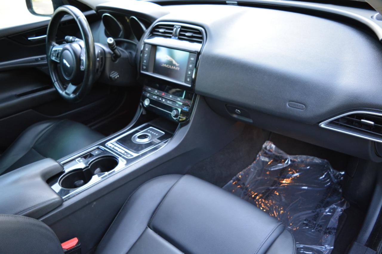 Jaguar XE 25t 2017