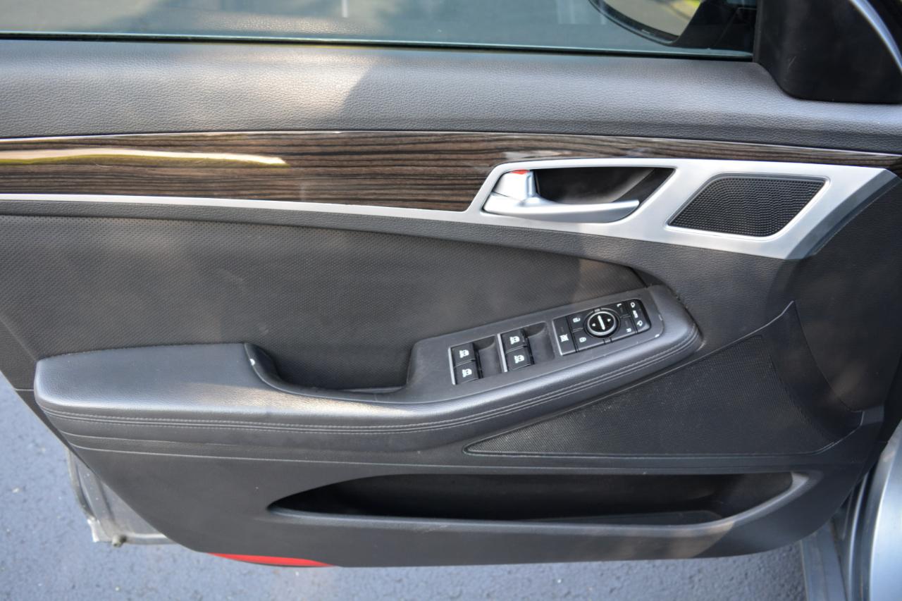 Hyundai Genesis 3.8L 2015