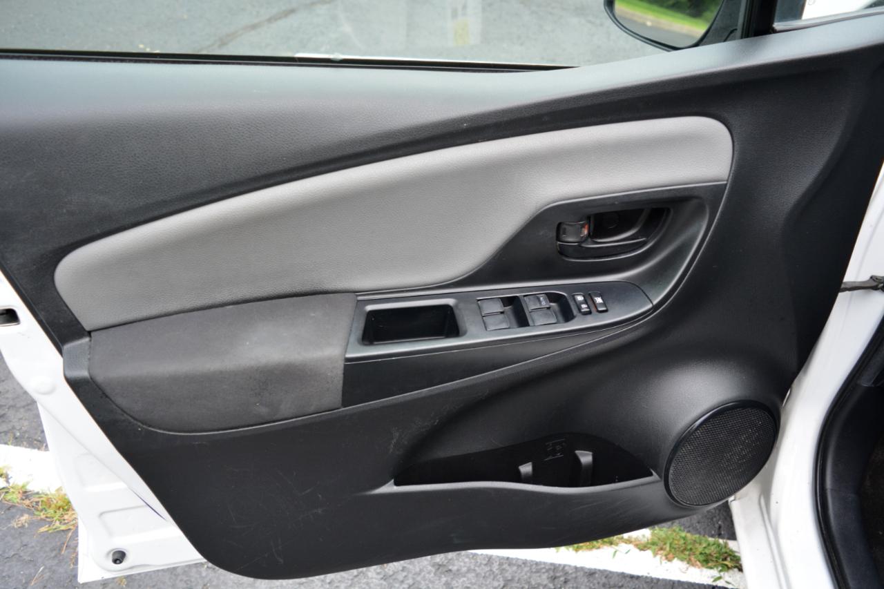 Toyota Yaris LE 5-Door AT 2016