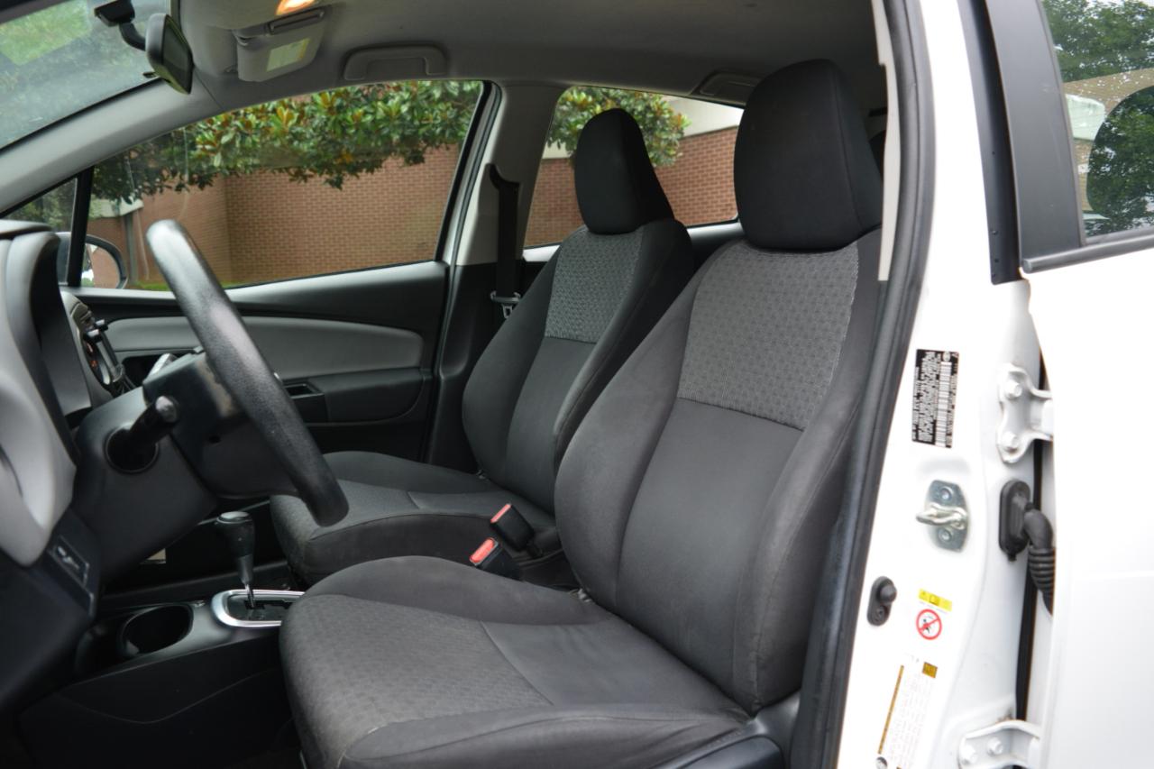 Toyota Yaris LE 5-Door AT 2016