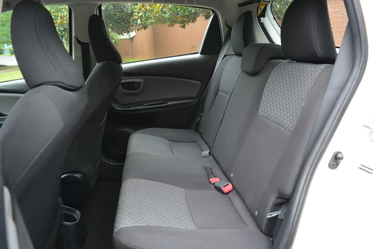 Toyota Yaris LE 5-Door AT 2016