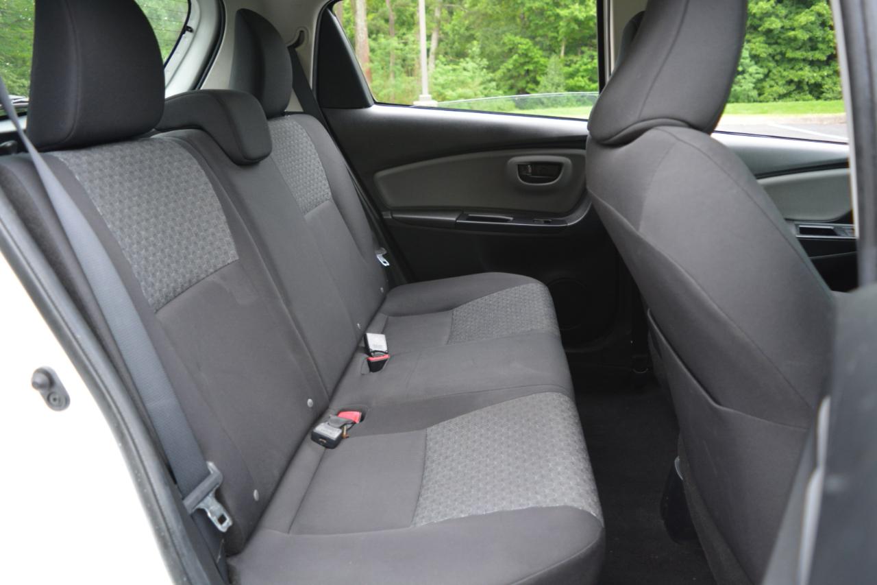 Toyota Yaris LE 5-Door AT 2016