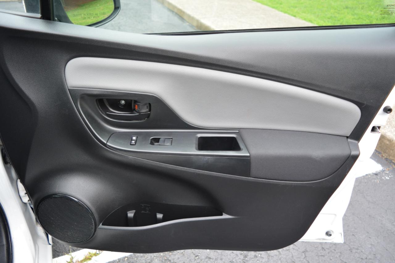 Toyota Yaris LE 5-Door AT 2016