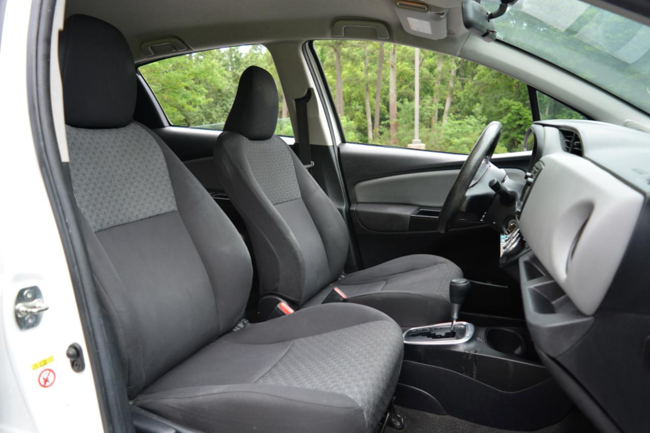 Toyota Yaris LE 5-Door AT 2016