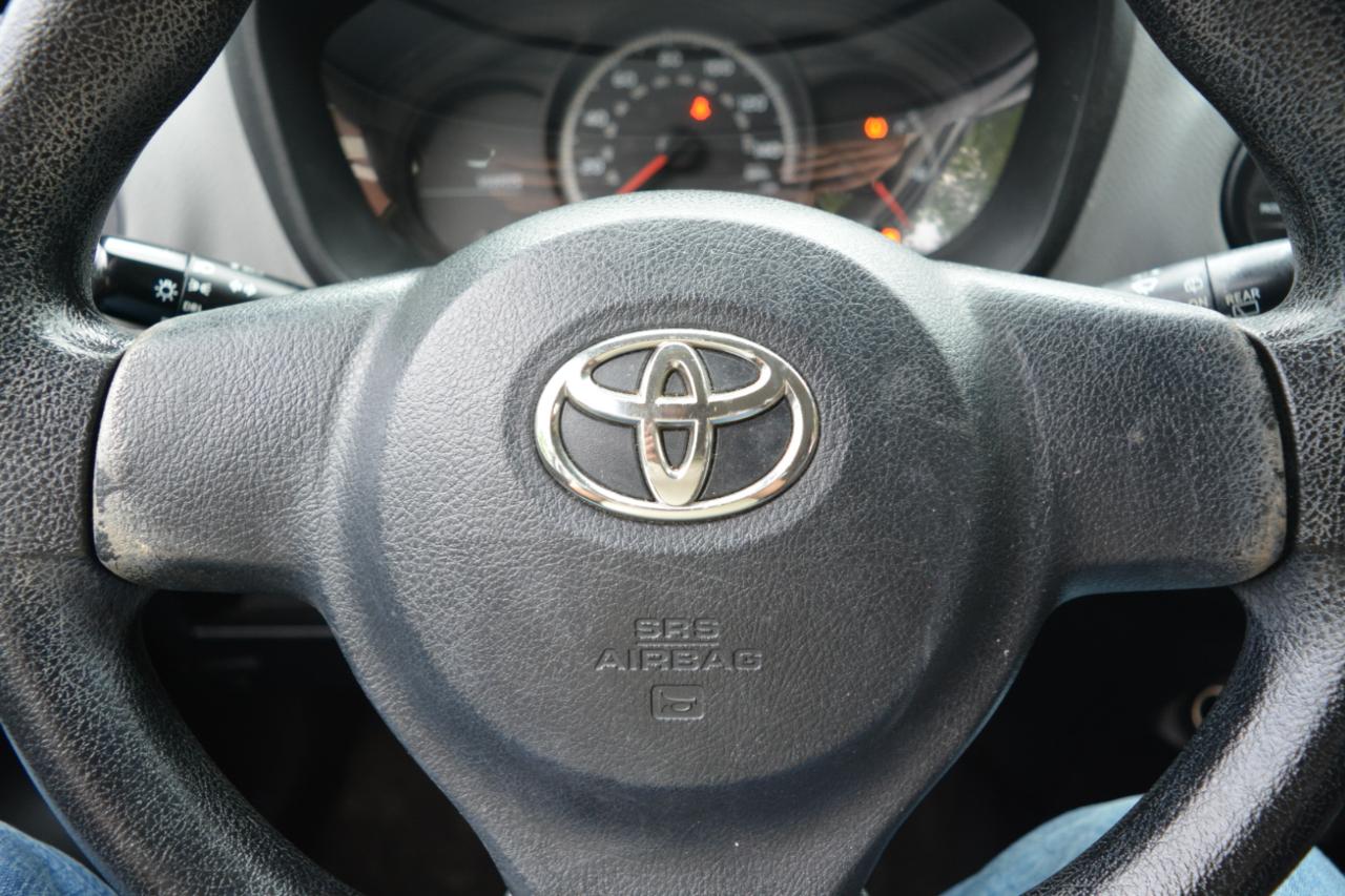 Toyota Yaris LE 5-Door AT 2016