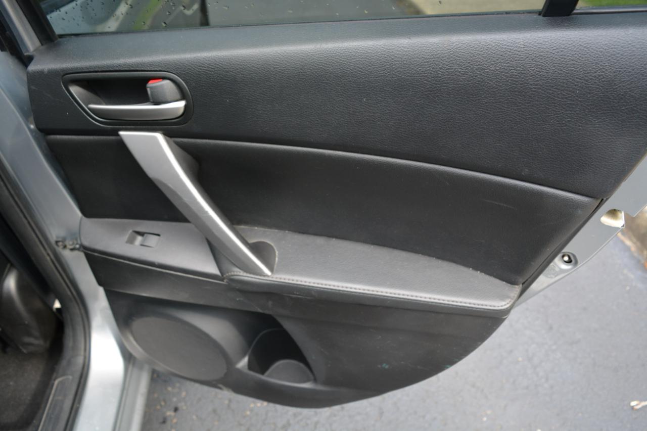 Mazda MAZDA3 I Grand Touring 4-Door 2012