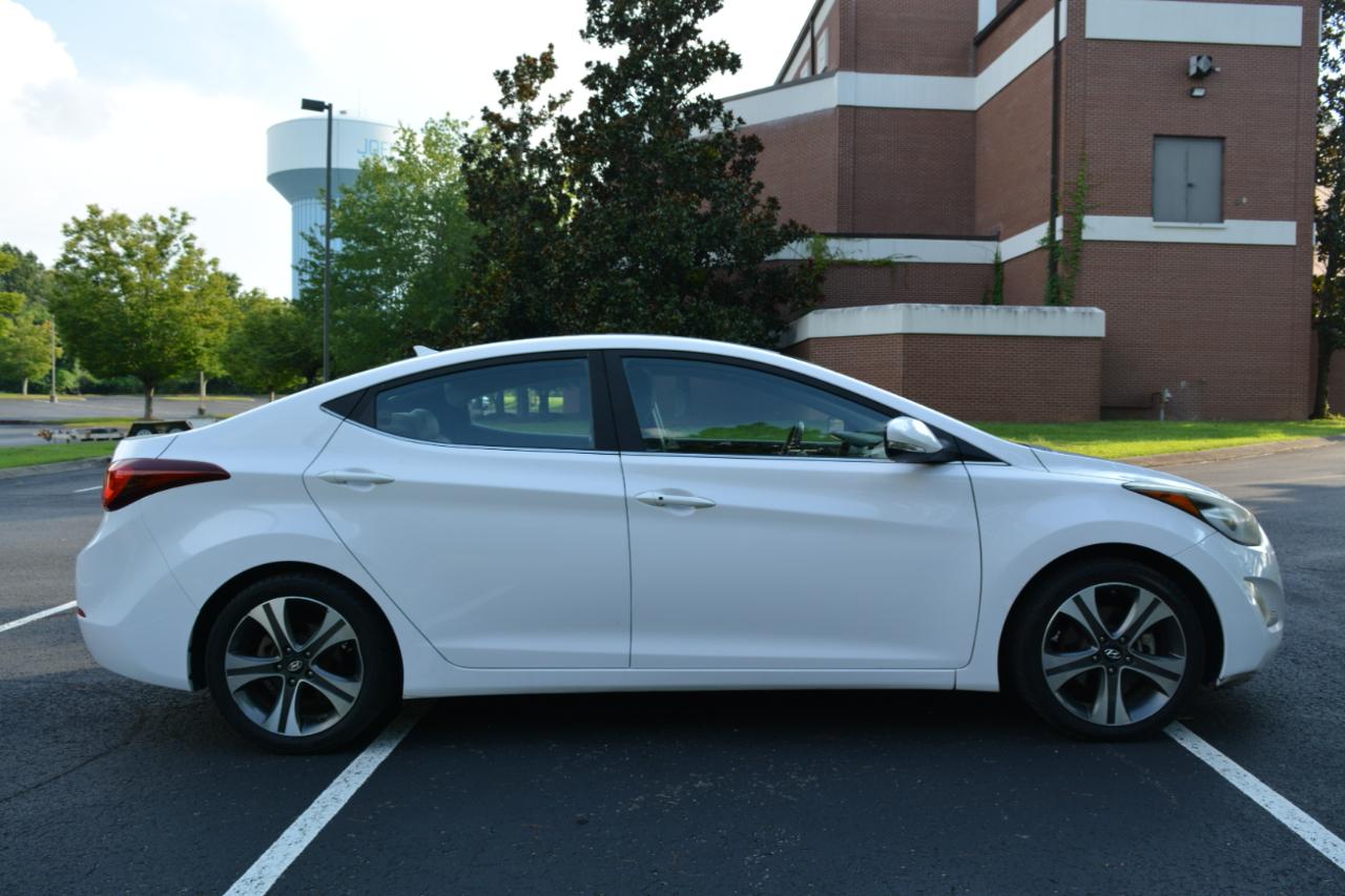 Hyundai Elantra SE 6AT 2015