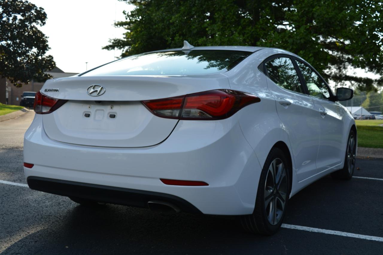 Hyundai Elantra SE 6AT 2015