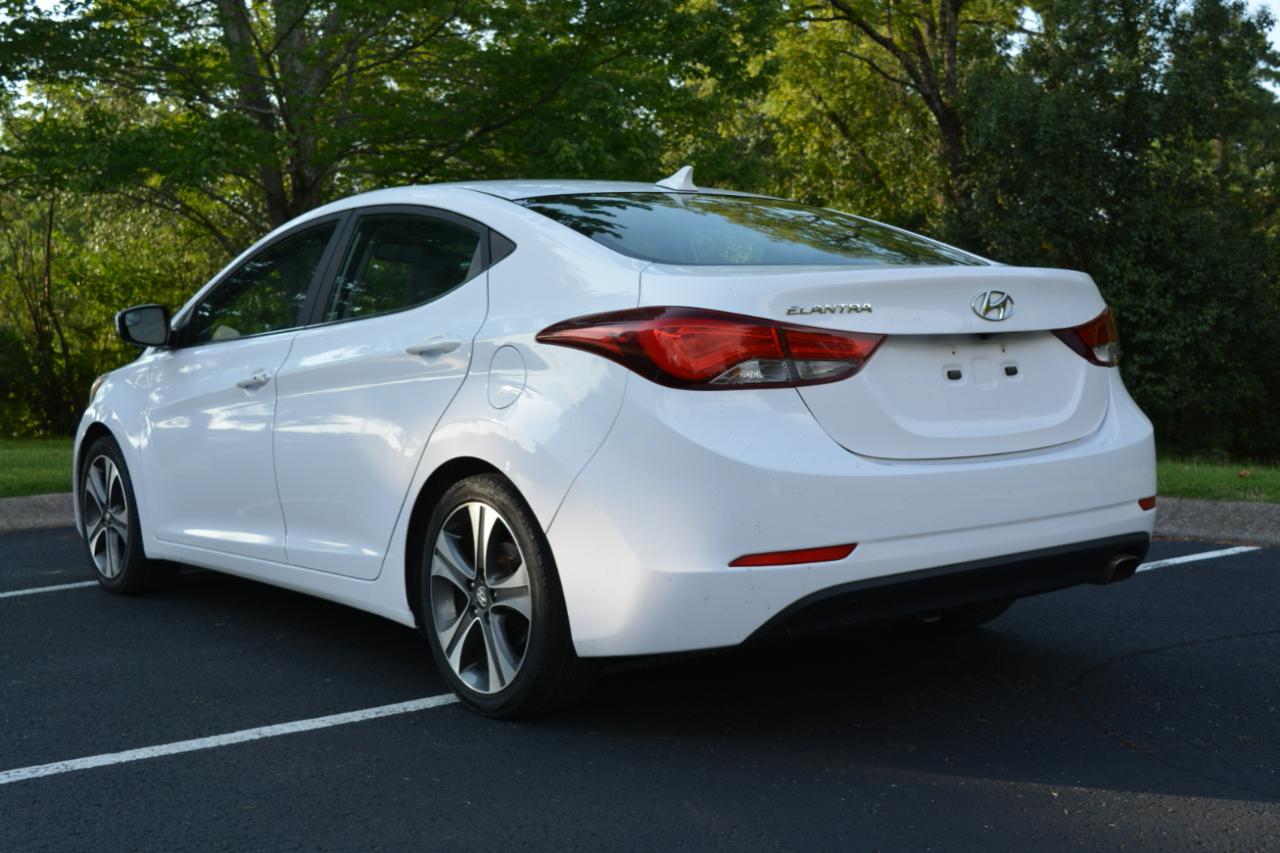 Hyundai Elantra SE 6AT 2015
