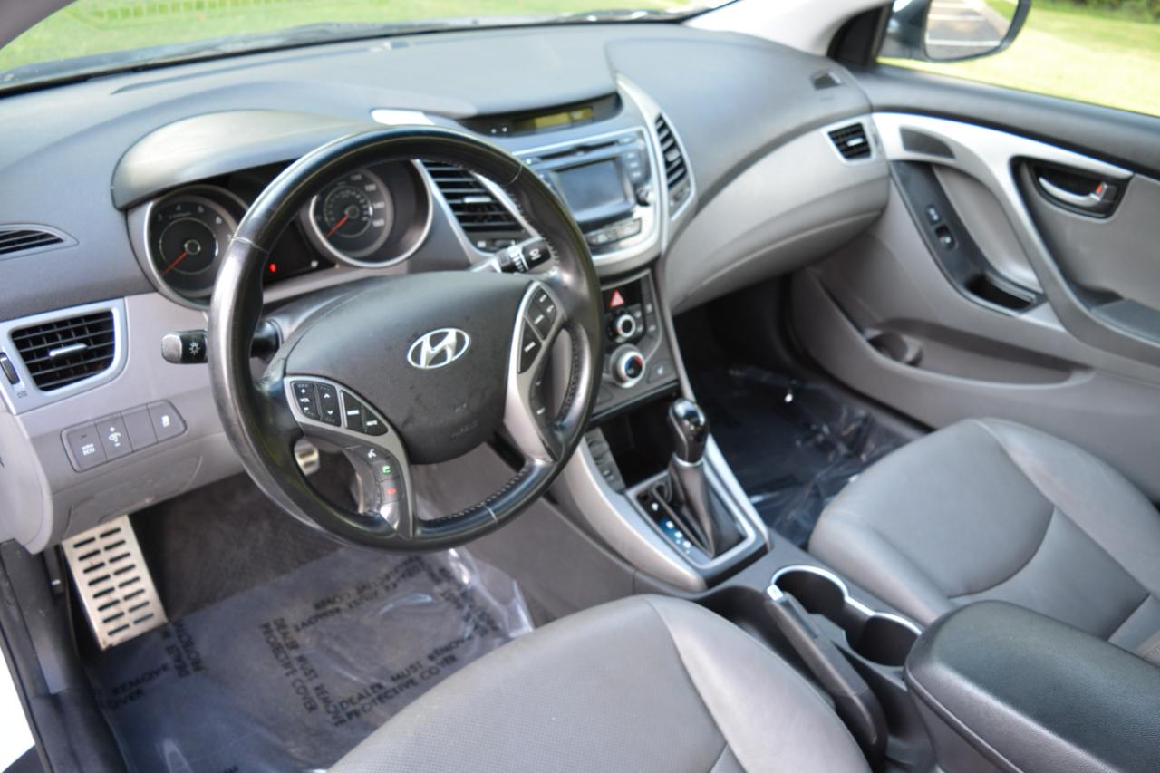 Hyundai Elantra SE 6AT 2015