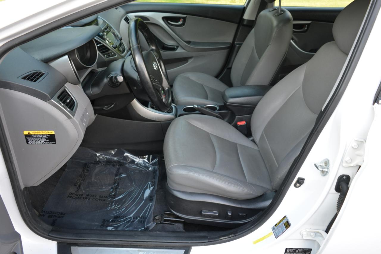 Hyundai Elantra SE 6AT 2015