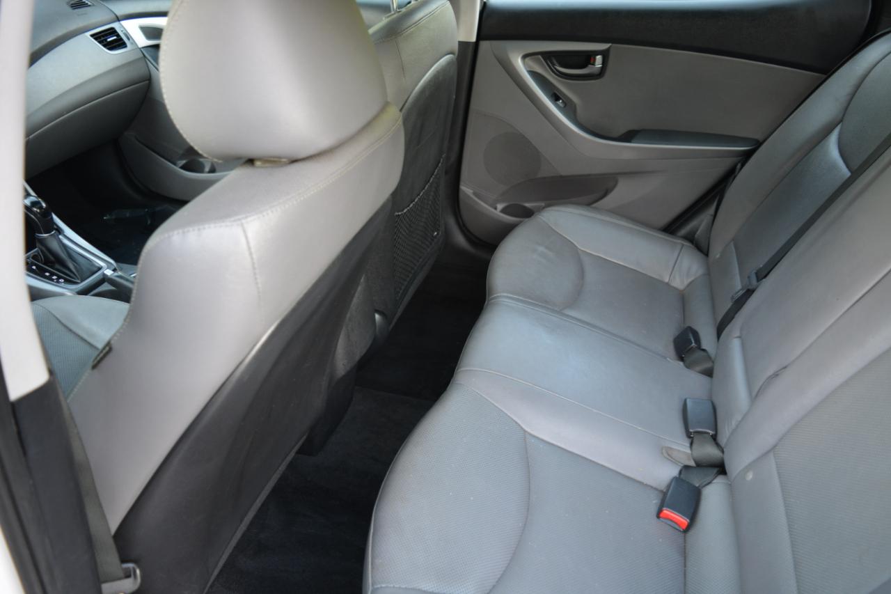 Hyundai Elantra SE 6AT 2015