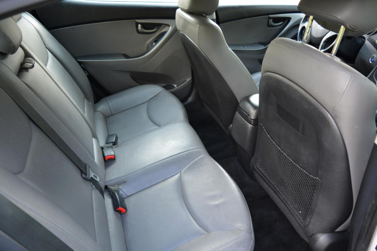 Hyundai Elantra SE 6AT 2015