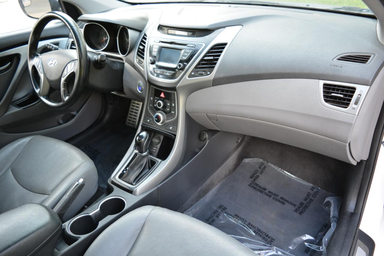 Hyundai Elantra SE 6AT 2015