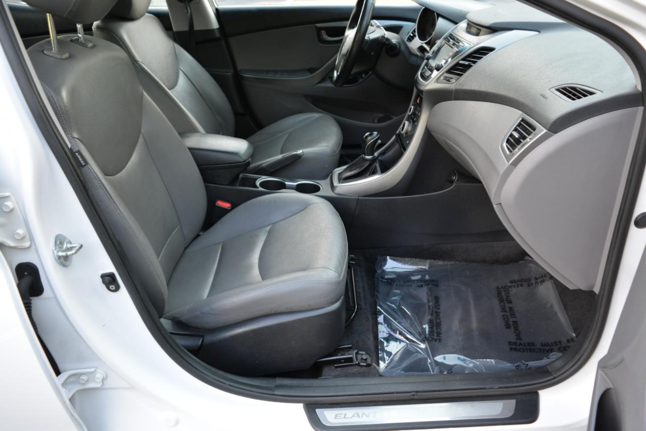 Hyundai Elantra SE 6AT 2015