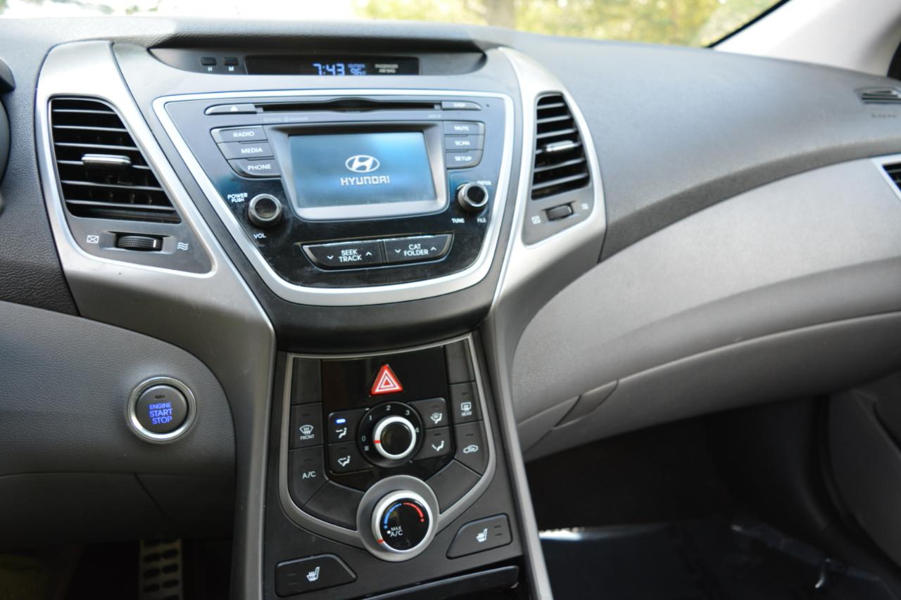 Hyundai Elantra SE 6AT 2015