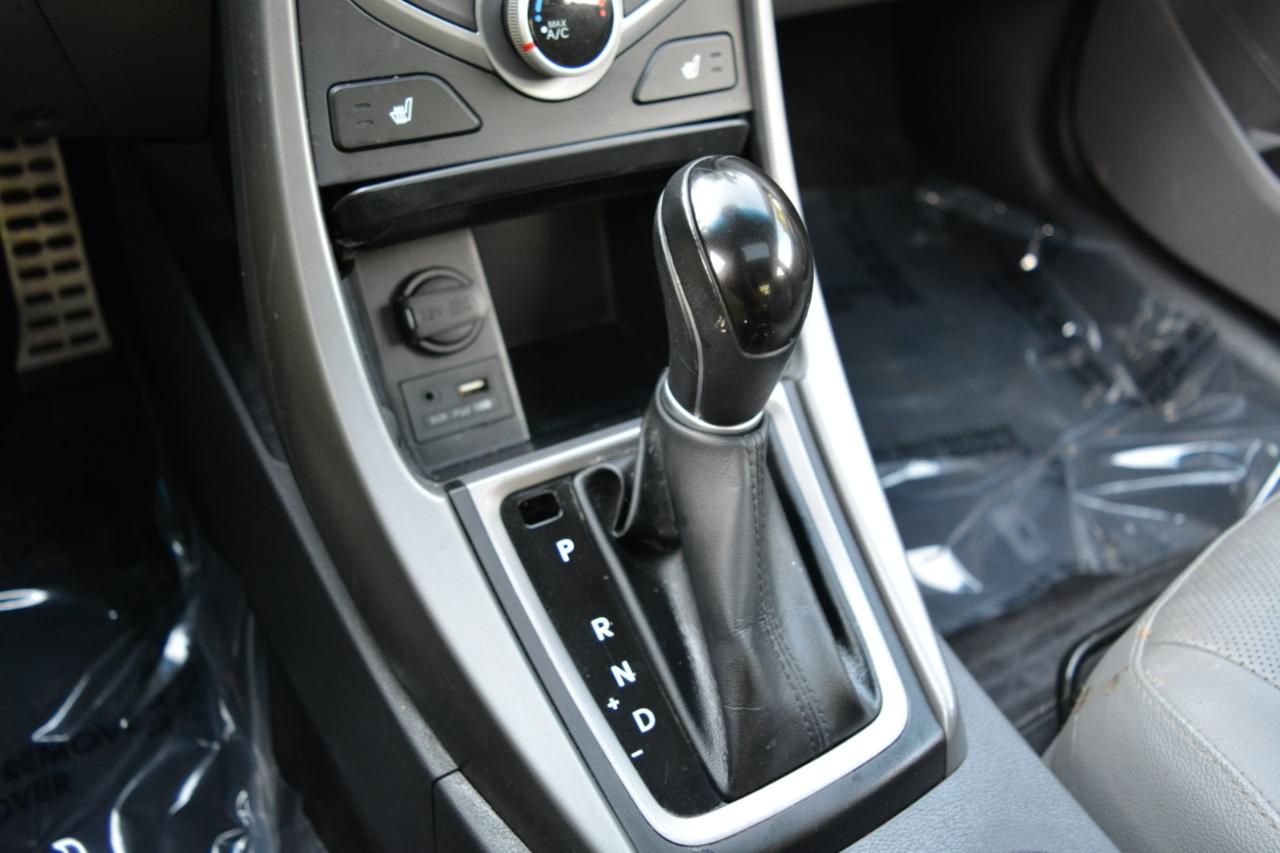 Hyundai Elantra SE 6AT 2015