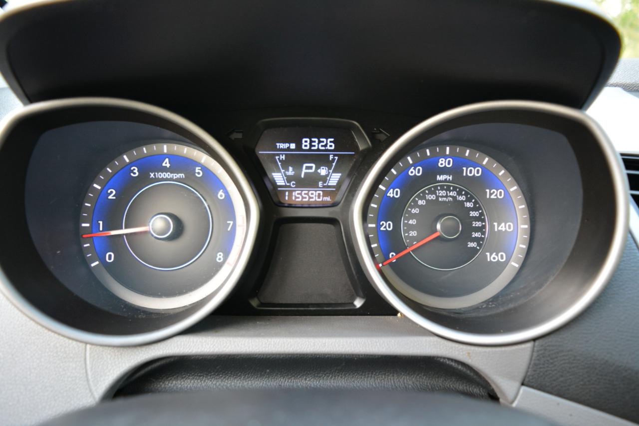 Hyundai Elantra SE 6AT 2015