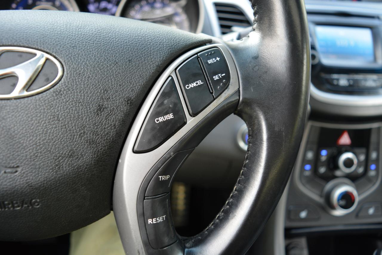 Hyundai Elantra SE 6AT 2015