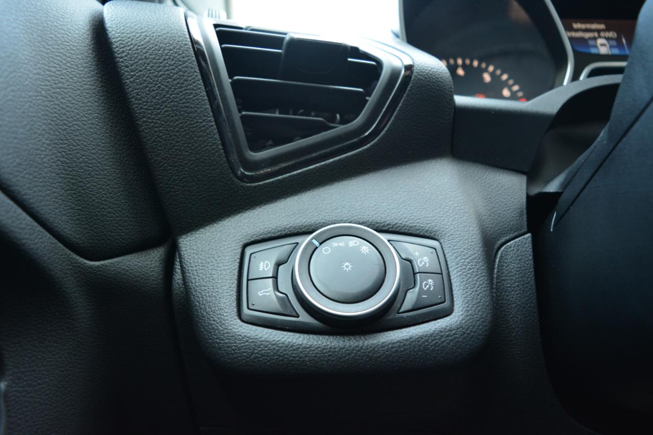 Ford Escape Titanium 4WD 2018