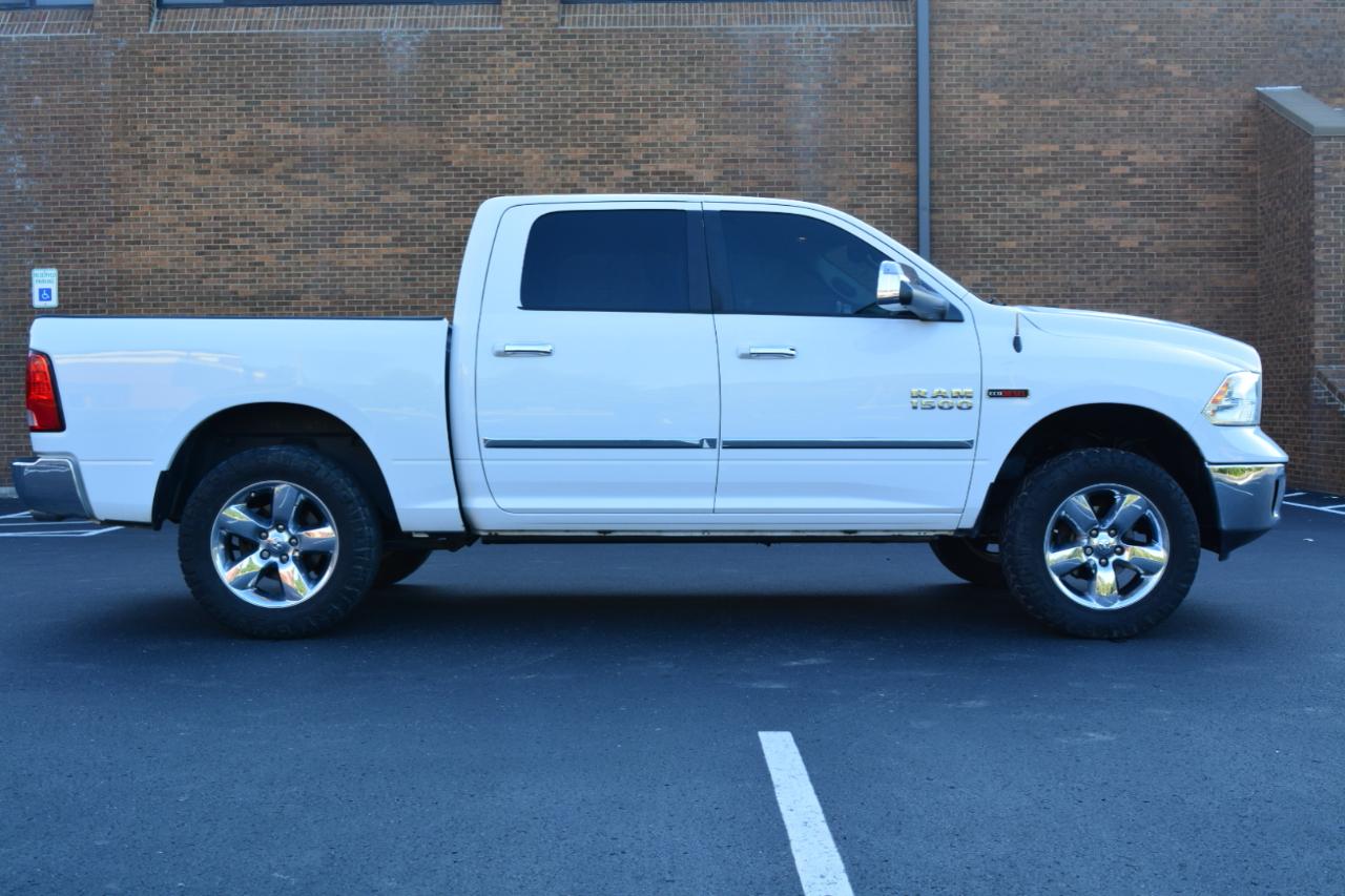 RAM 1500 SLT Crew Cab SWB 4WD 2015