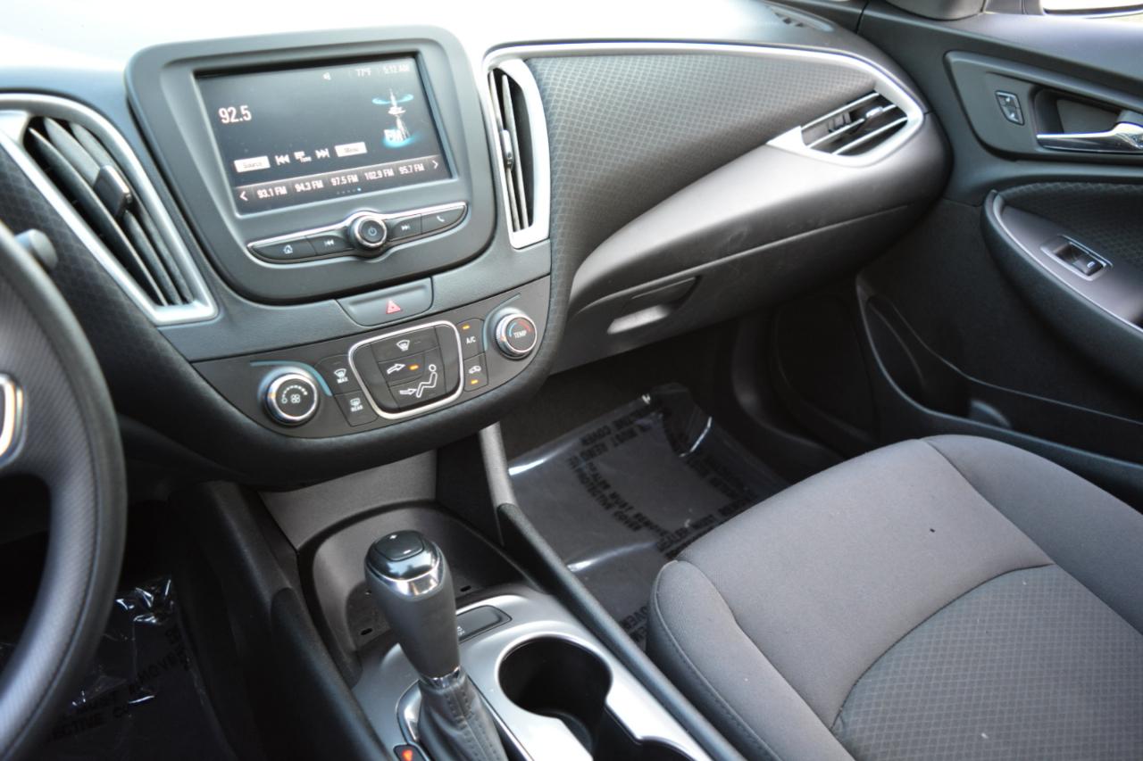 Chevrolet MALIBU LS Base 2017