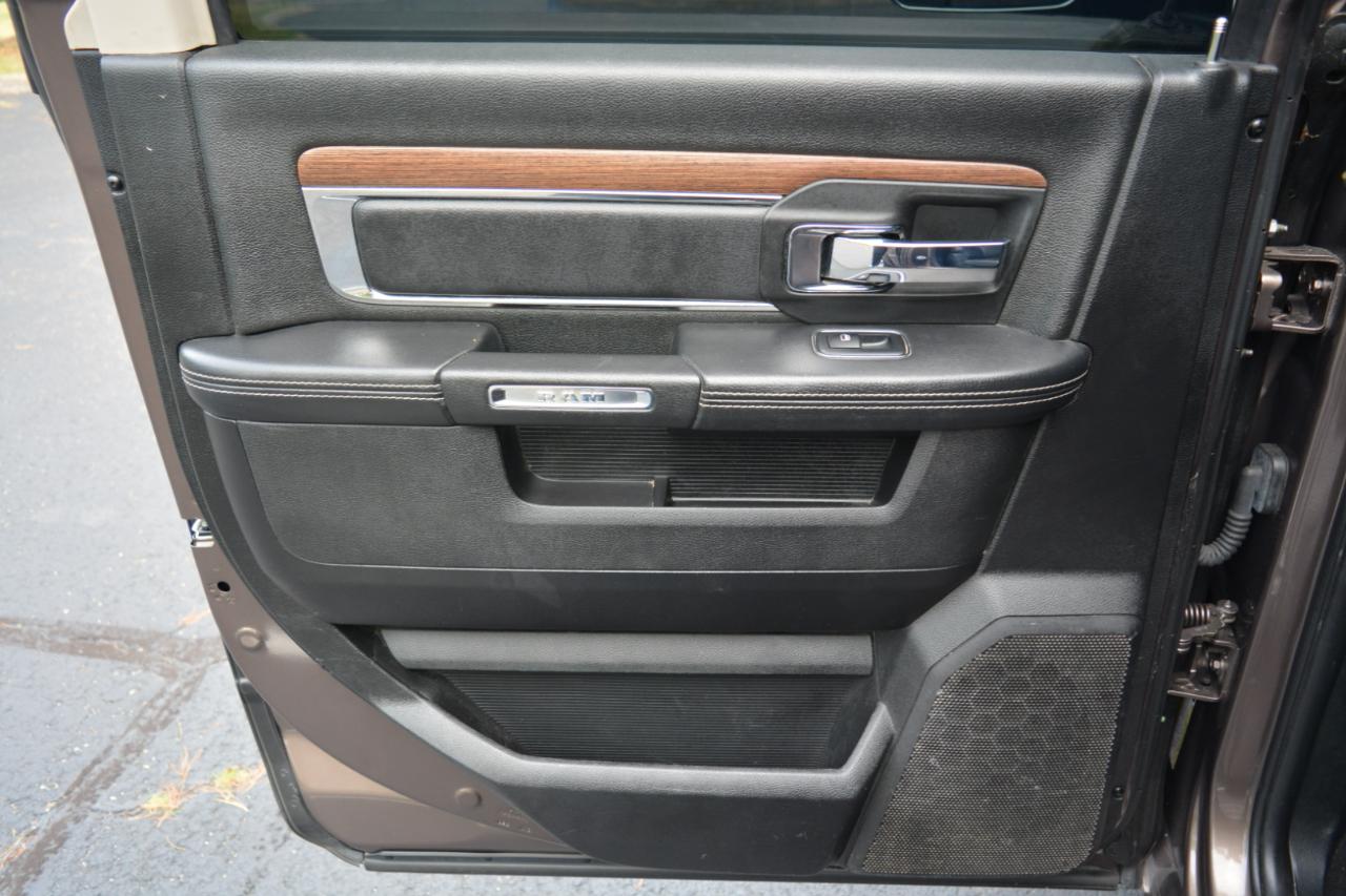 RAM 1500 Laramie Crew Cab SWB 4WD 2018