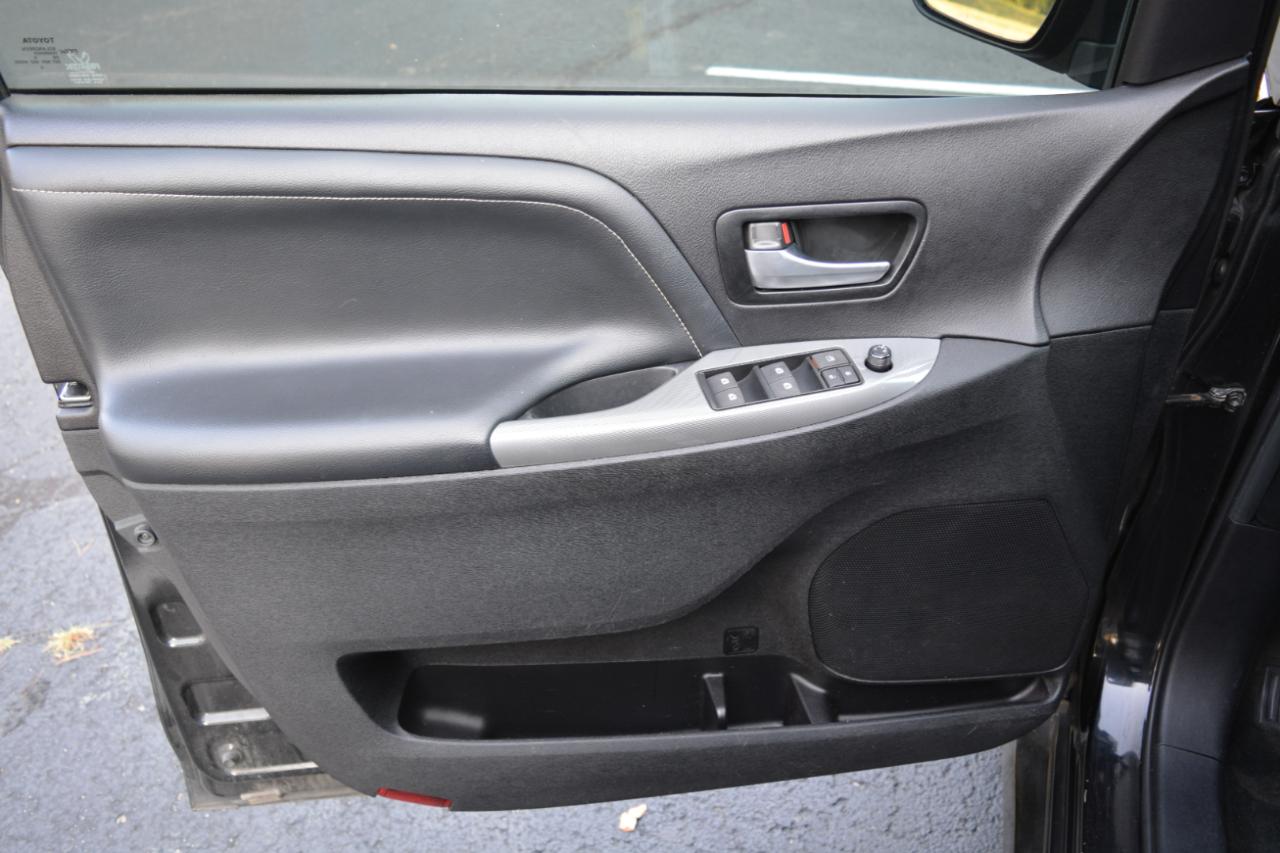 Toyota Sienna SE FWD 8-Passenger V6 2015